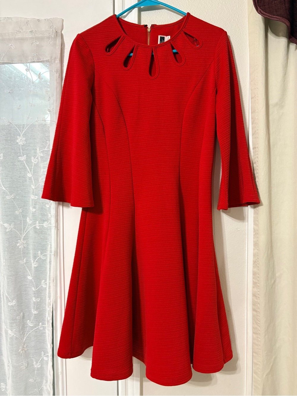 💙Flared Red Dress with Keyhole Accent
